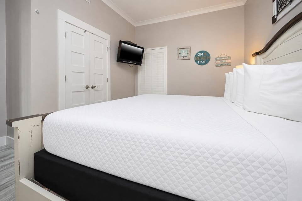 Condo, 1 Bedroom | 1 bedroom, WiFi (free)