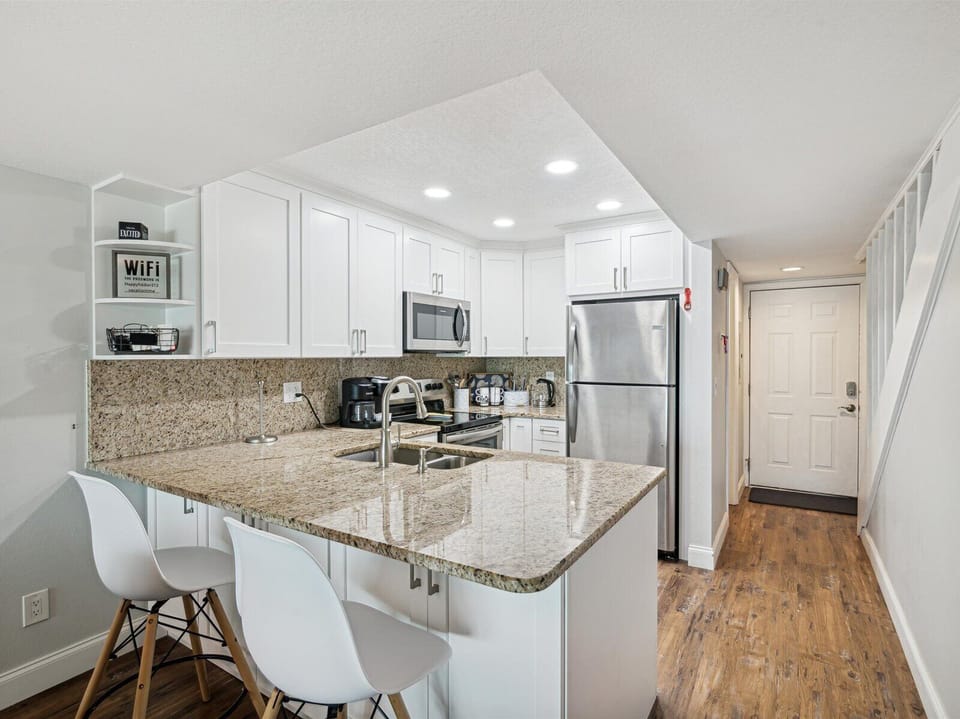 This kitchen has all you need for snacks or full meals.