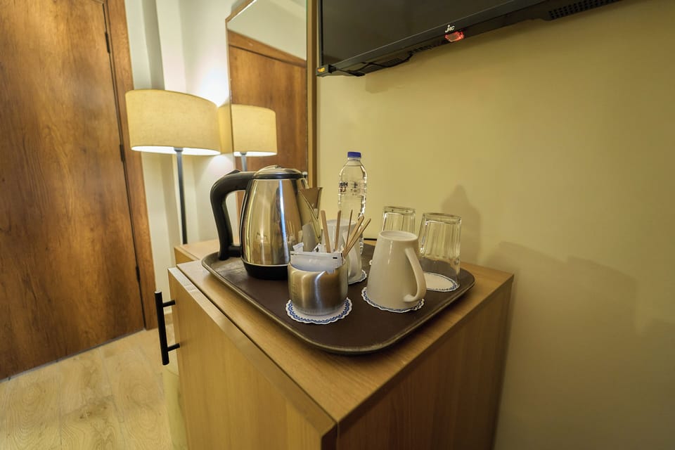 Deluxe Twin Room | Coffee and/or coffee maker