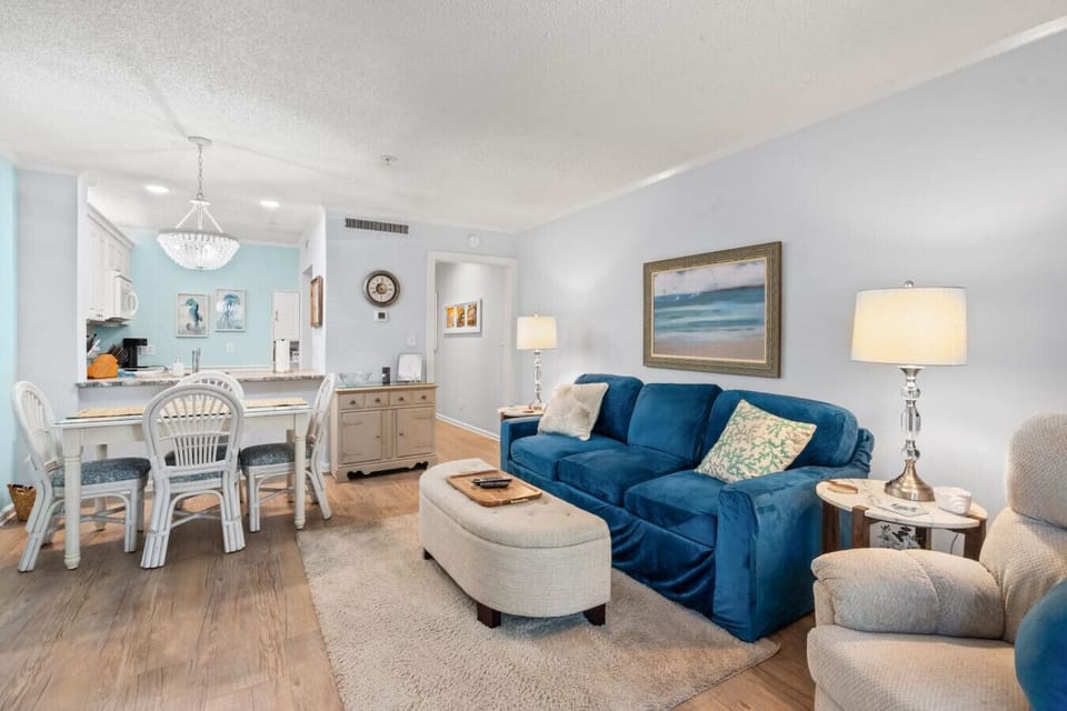 Beautiful and decorative Livingroom on the 1st floor