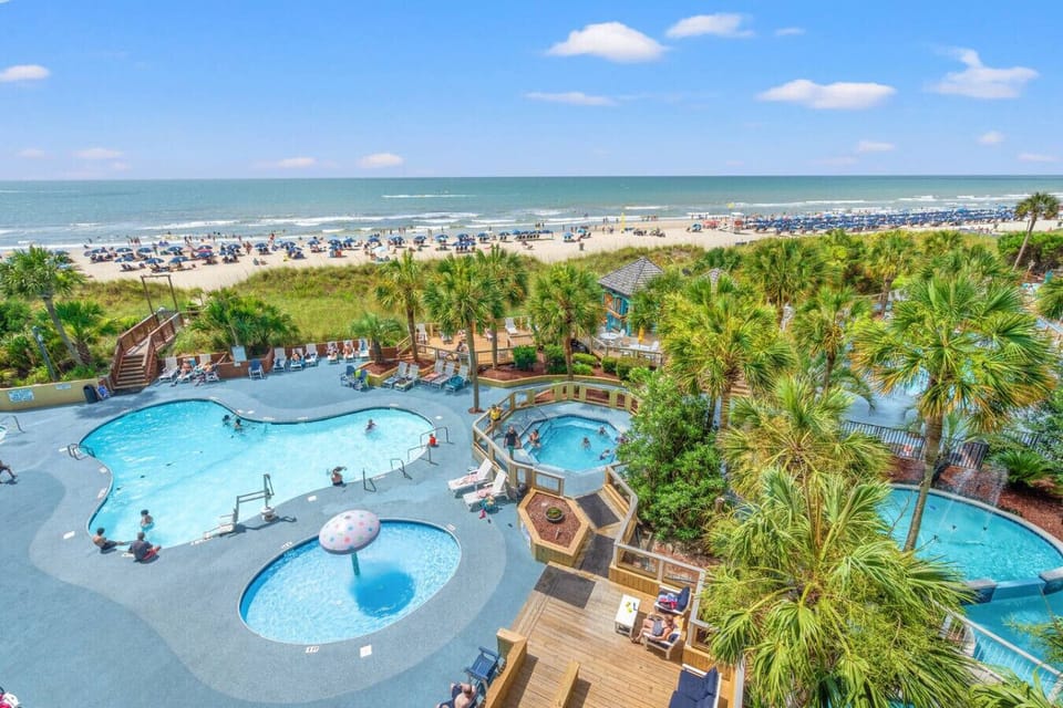 Enjoy sweeping 15th-floor balcony views overlooking Beach Cove’s tropically themed resort pools, hot tubs, and fountains, with panoramic sights of the North Myrtle Beach shoreline and its award-winning sandy beaches.