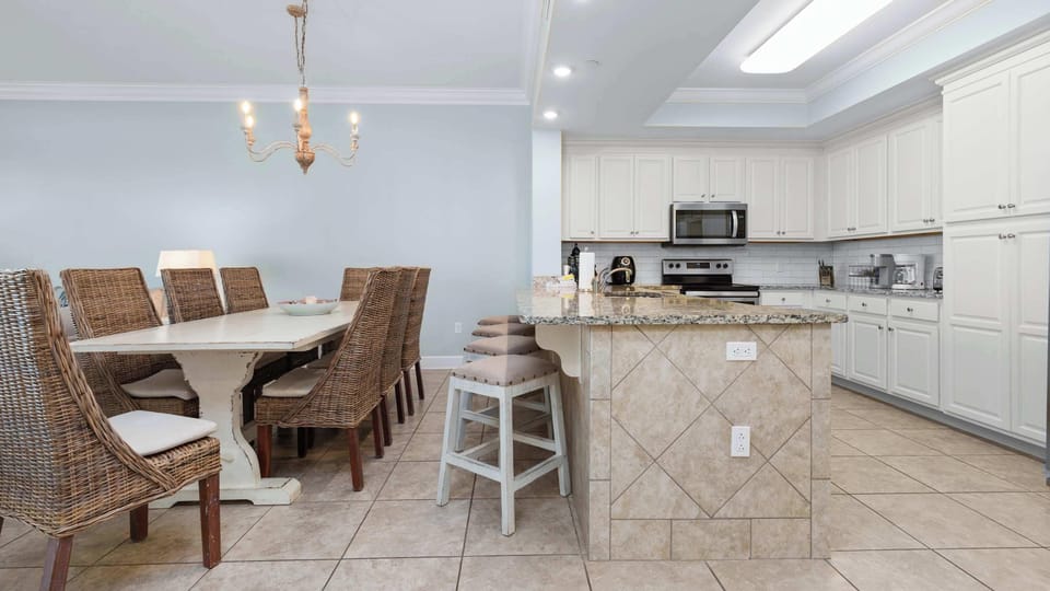 Condo, Multiple Beds, Balcony, Ocean View (Phoenix OB 1505) | Private kitchen | Fridge, microwave, oven, stovetop