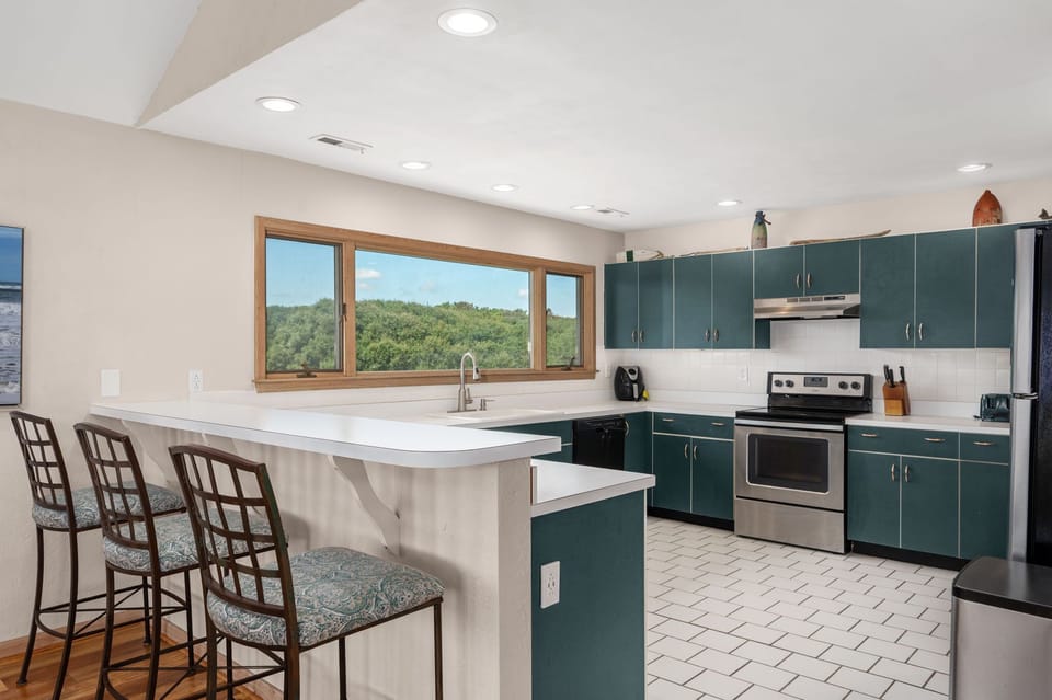 DK202: Quackin n Relaxin | TL Kitchen - Island Seating for 3