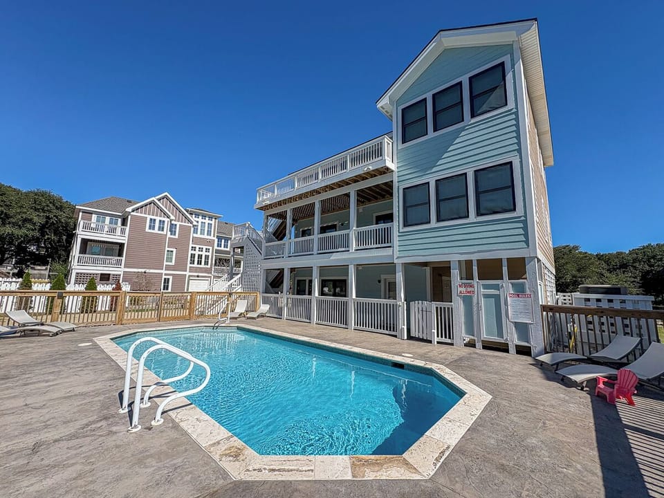 Private Pool 2025