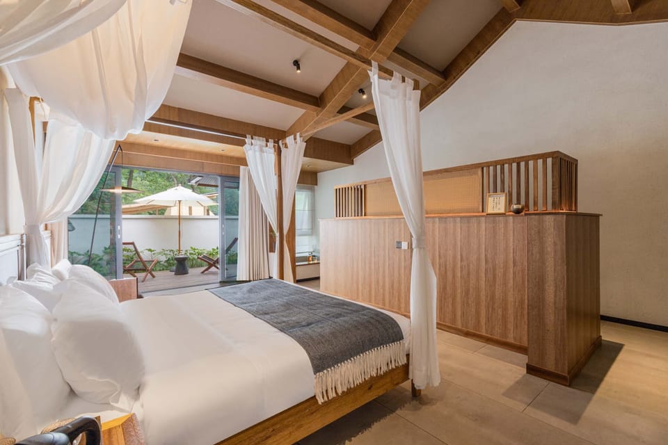 Luxury Cabin, Garden View | Desk, laptop workspace, blackout drapes, soundproofing