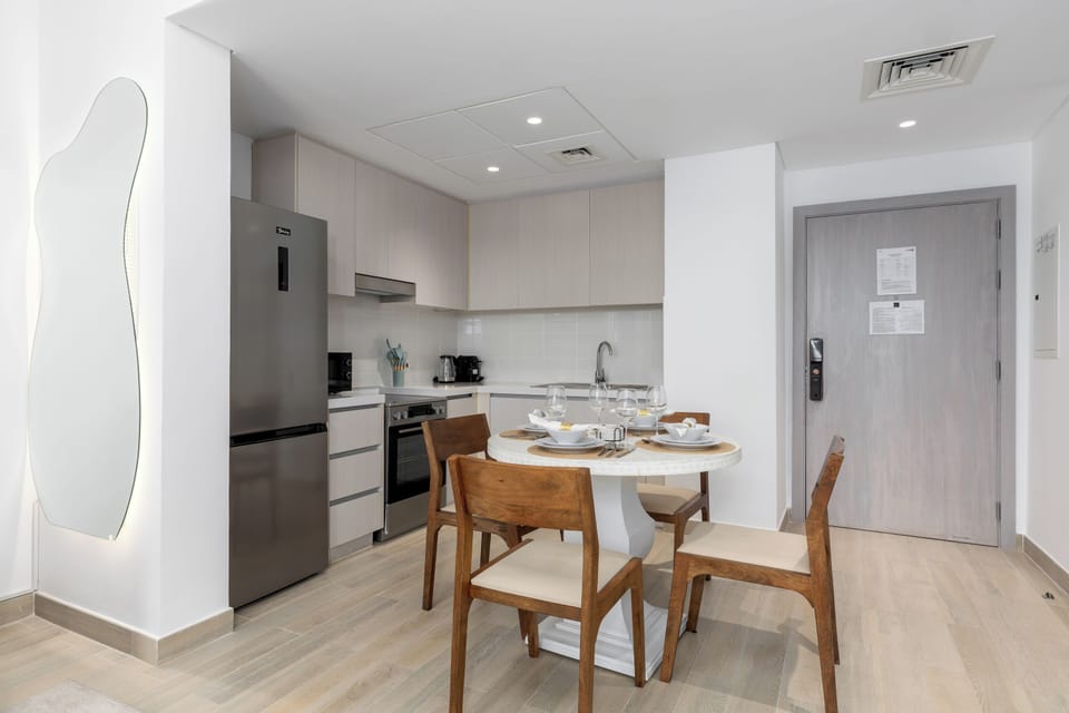 Deluxe Apartment, Non Smoking, Canal View | In-room dining
