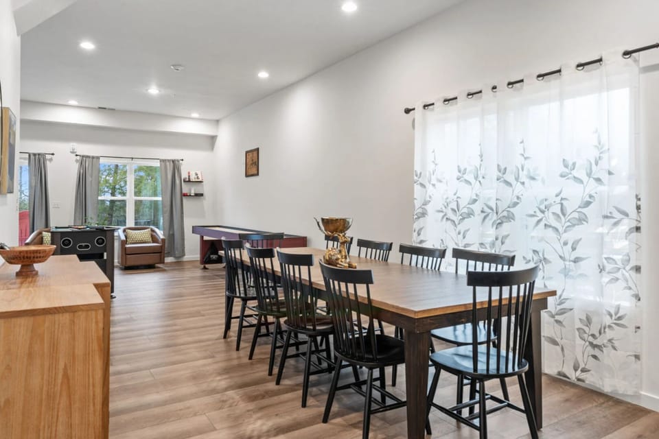 Share meals and make memories around the custom dining table, with seating for 10–12 so everyone can gather together. 🍽️✨