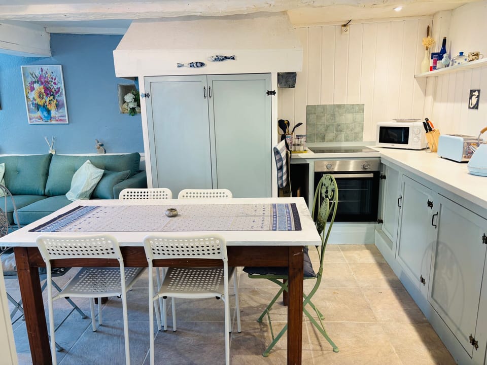 Bright kitchen and living open plan area