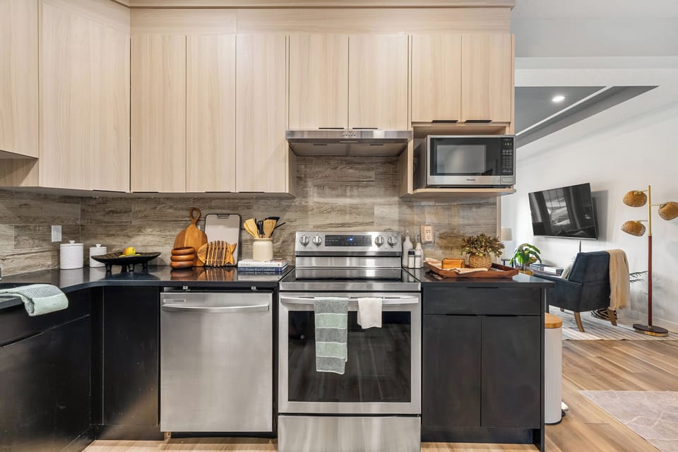 Fully stocked kitchen with quality touches and modern finishes.