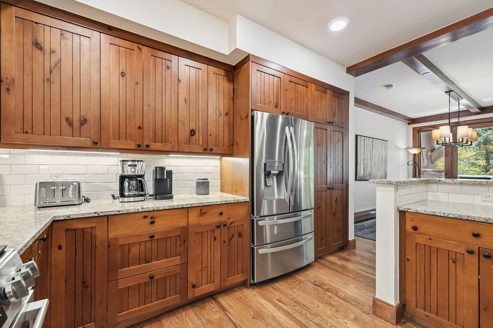 Kitchen: Drip coffee maker, Keurig, blender, toaster, cooking utensils, tableware
