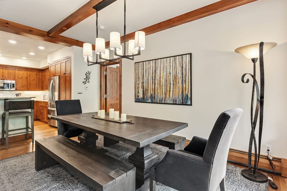 Dining area: Seating for 8, ski run views