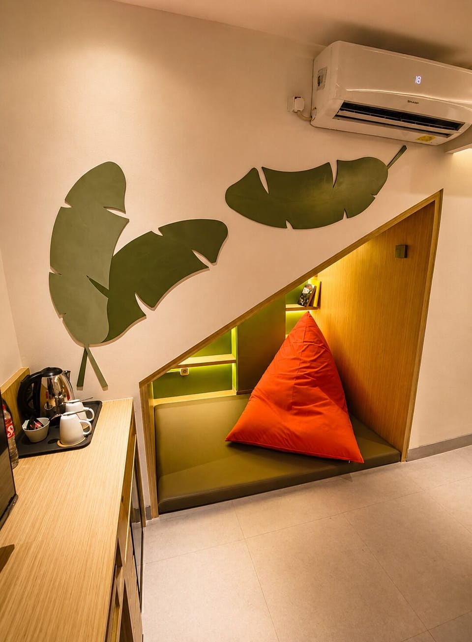 Junior Room | In-room dining