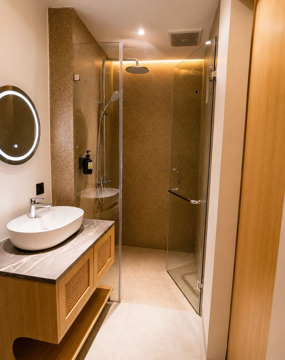 Junior Room | Bathroom | Slippers, towels, soap, shampoo