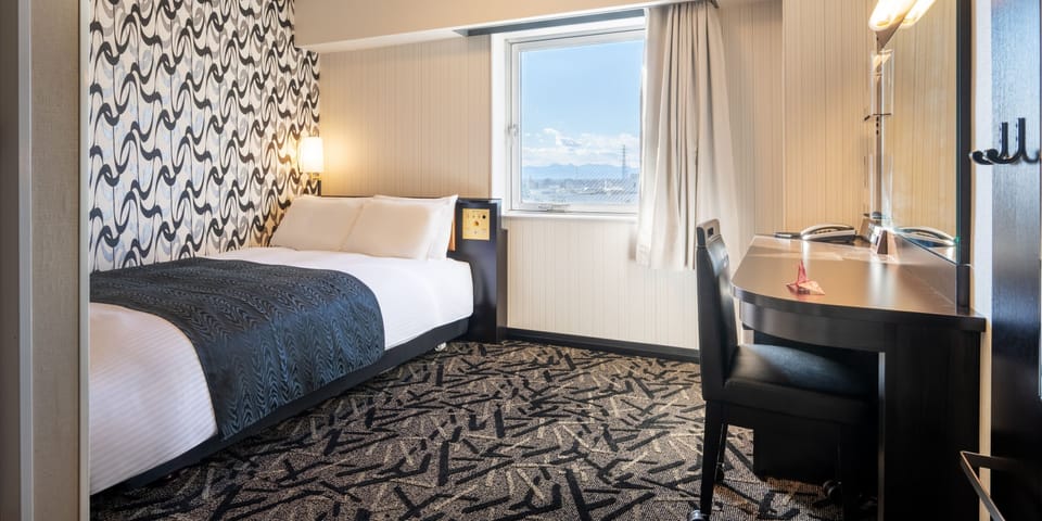 Desk, laptop workspace, blackout drapes, free WiFi