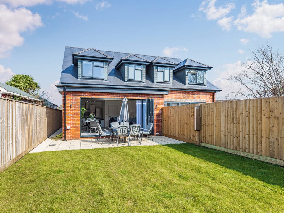 Exterior | Primrose Cottage, Christchurch