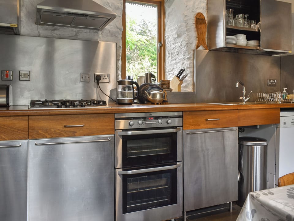 Kitchen | Swallows Barn, Liskeard