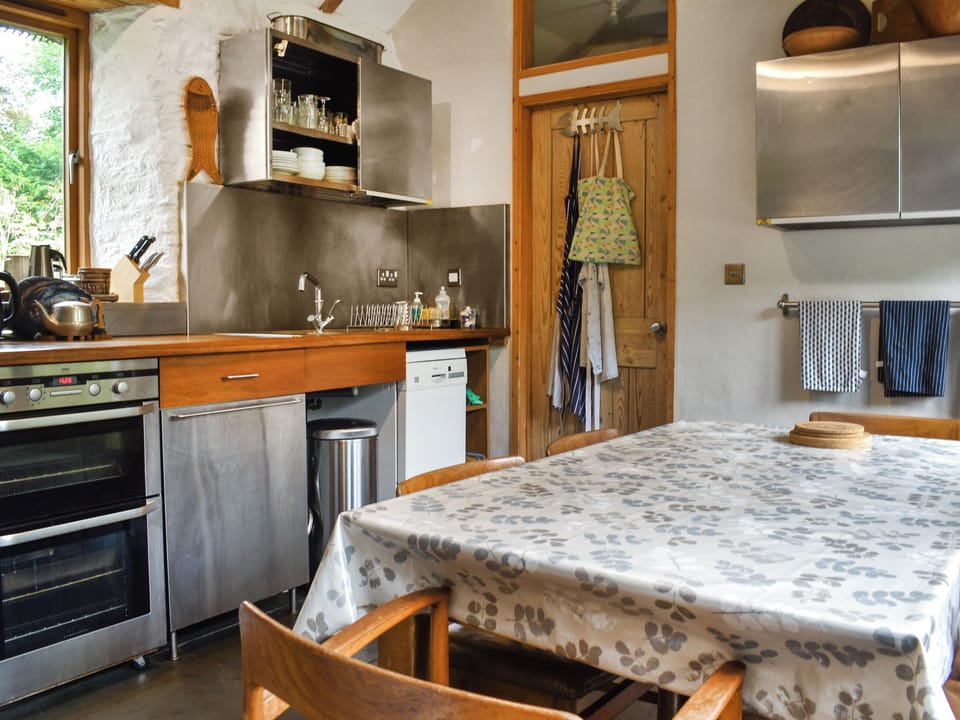 Kitchen/diner | Swallows Barn, Liskeard