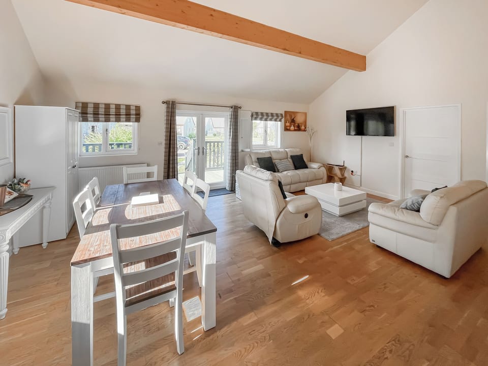Open plan living space | James Ville Marina - Hazel - James Villa Marina, Brigg