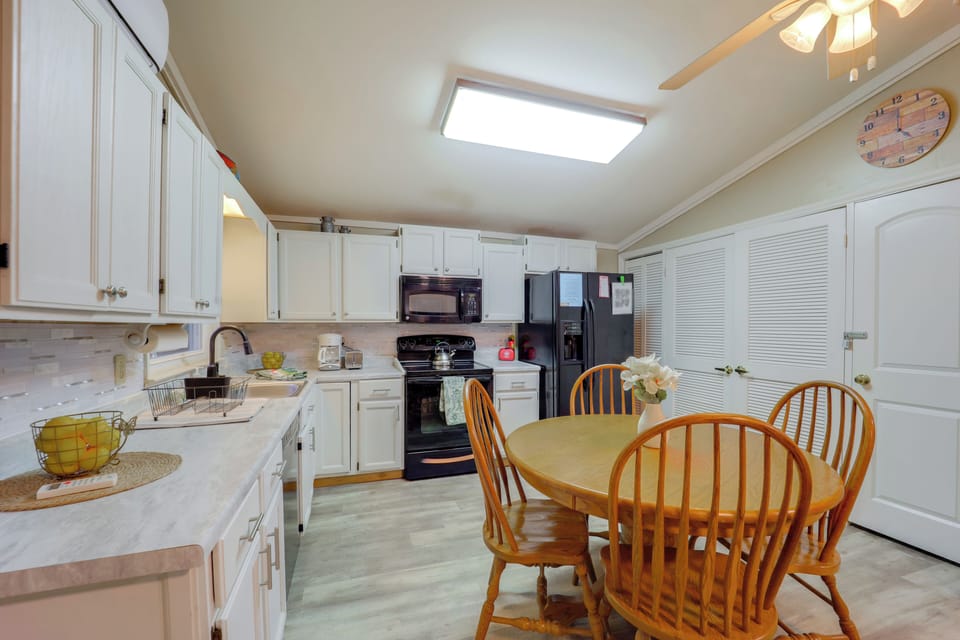 Kitchen & Dining Area | Dishwasher | Tea Kettle