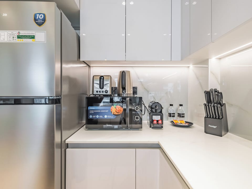 Deluxe Apartment, Balcony, City View | Private kitchen | Espresso maker, electric kettle