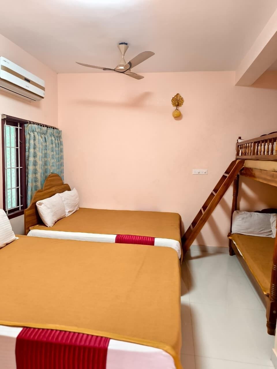 Family Apartment | Desk, free WiFi, bed sheets