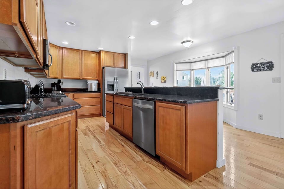 Fully stocked eat-in kitchen 