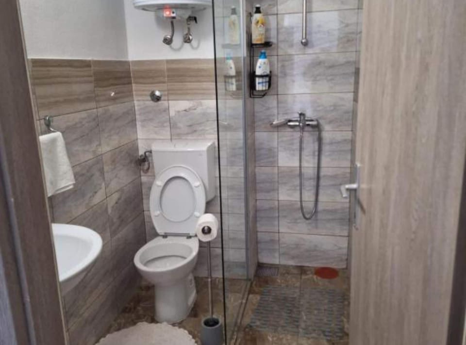 Shower, towels