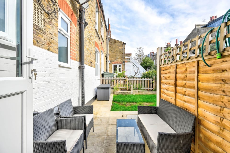 Outdoor Space & Garden 