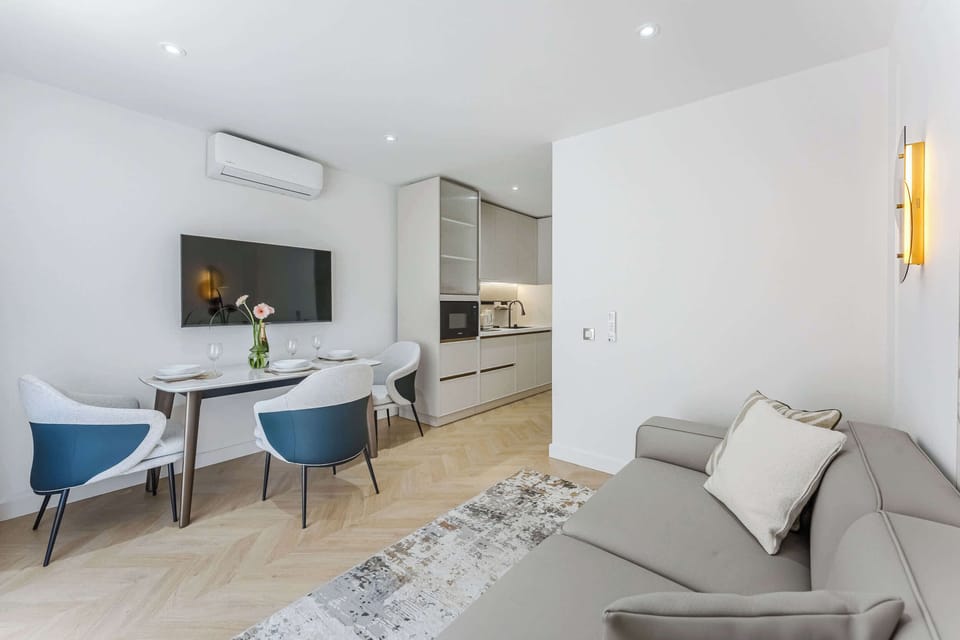 Modern Lounge & Dining – Relax in Style with Designer Sofas and Elegant Table Setup