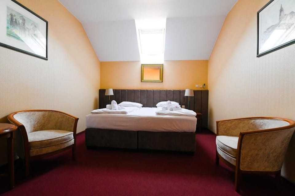 Twin Room | Iron/ironing board, WiFi (free)