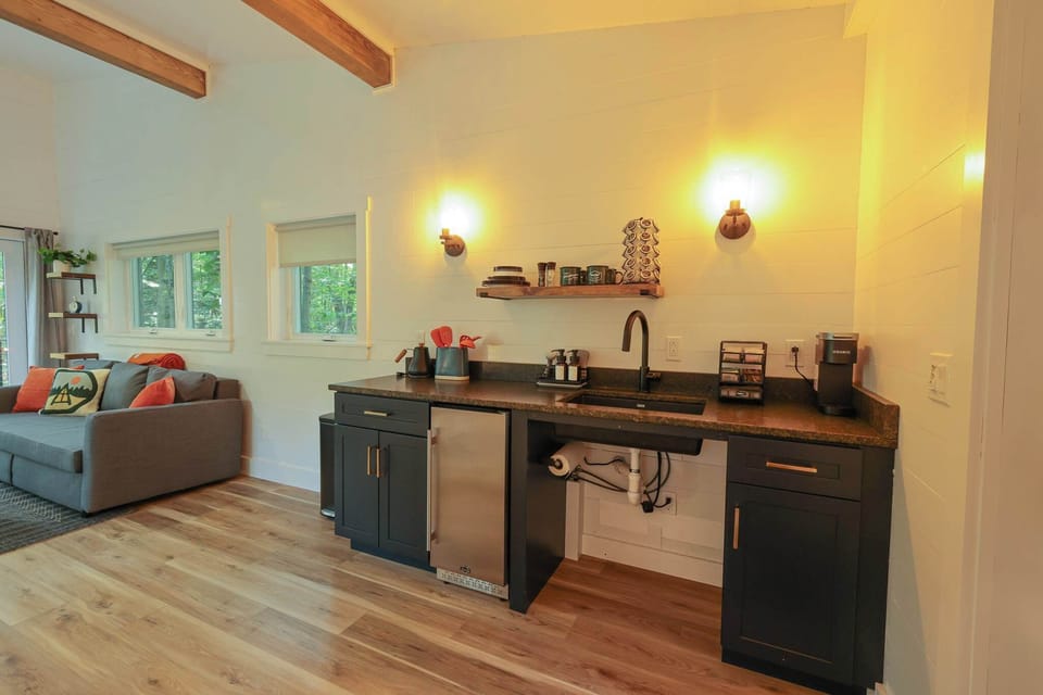 The kitchenette is equipped with all the basics for your stay