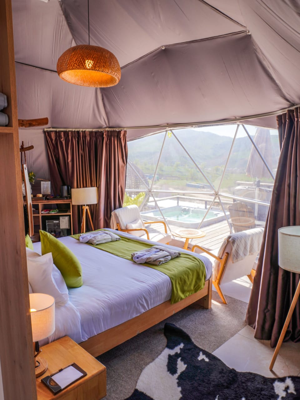Luxury Cabin, Hot Tub, City View | Living area