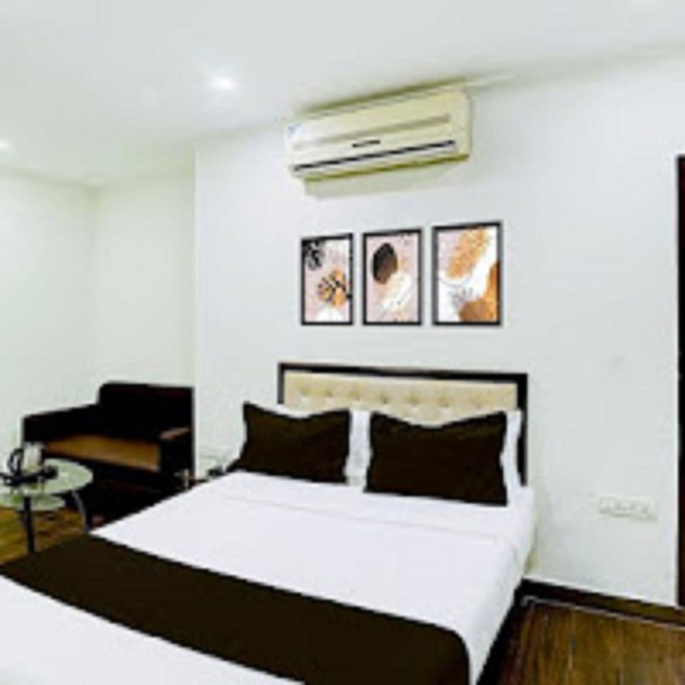Standard Double Room, City View | Desk, iron/ironing board, free WiFi