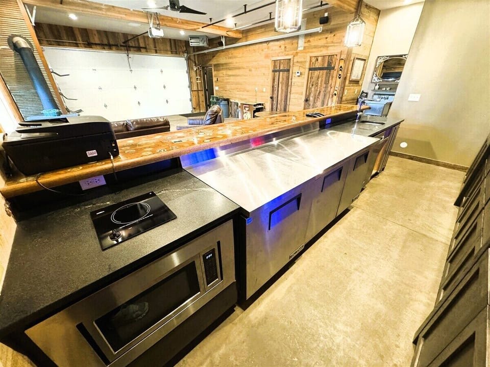 Garage Bar, Arcade Game, Wood-burning fireplace