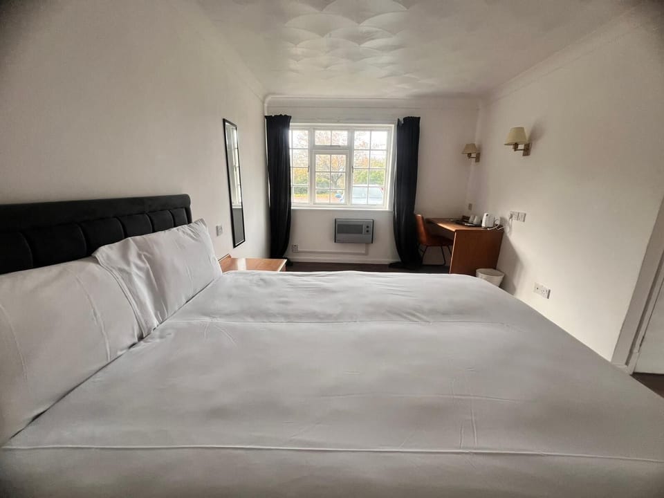Comfort Double Room | Desk, iron/ironing board, free WiFi