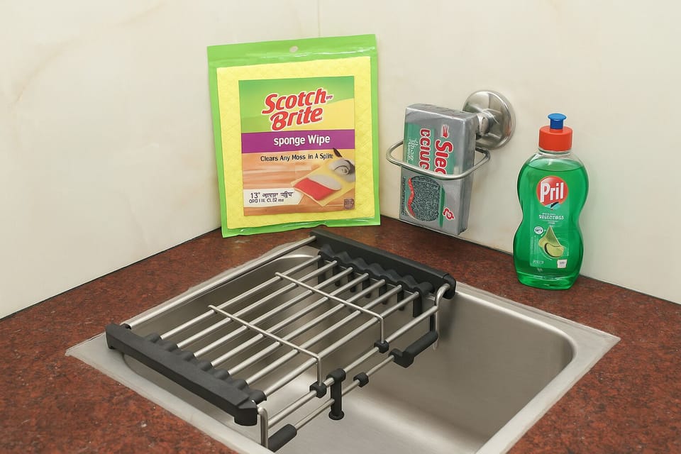 Deluxe Studio | Private kitchen | Full-size fridge, cookware/dishes/utensils