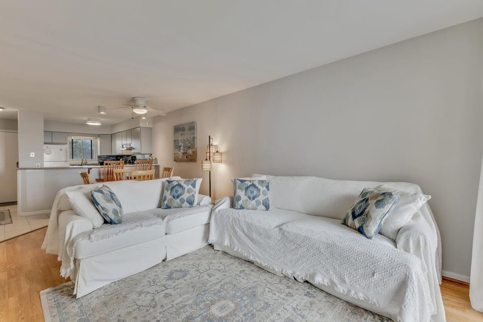 Sea 11 Sand Pebbles C11-large-007-018-Main Living Area-1500x1000-72dpi