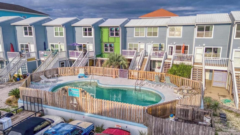 Community pool