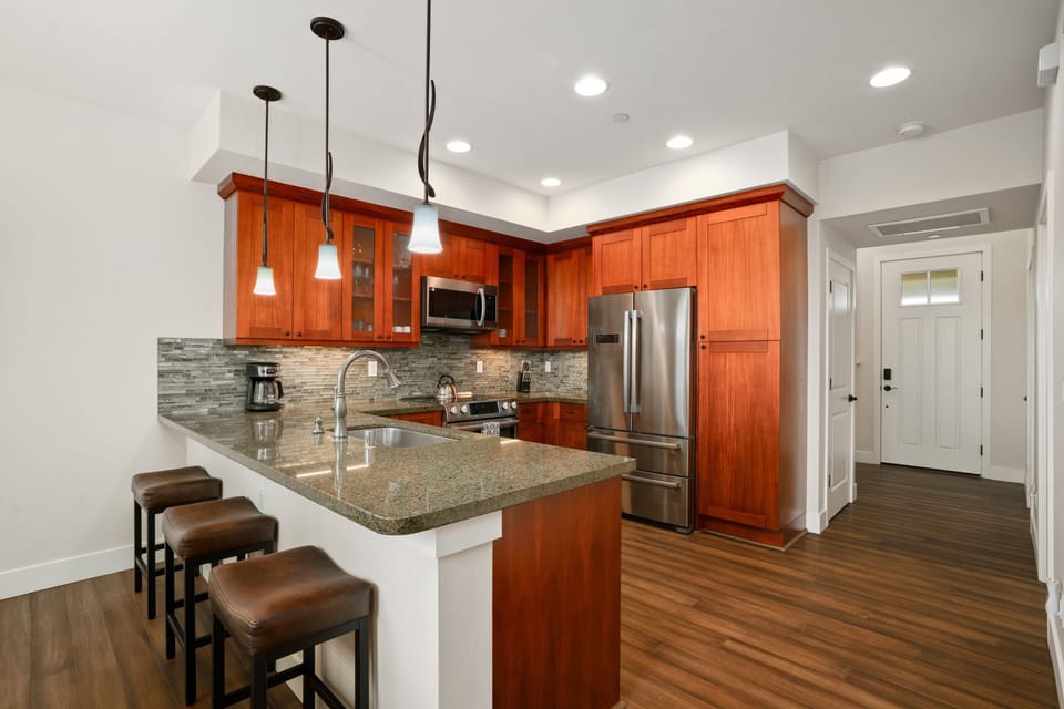 Condo, 2 Bedrooms | Private kitchen | Fridge, oven, coffee/tea maker, toaster