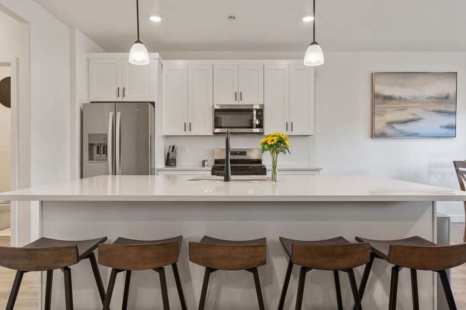 Townhome, 4 Bedrooms | Private kitchen | Fridge, oven, coffee/tea maker, toaster