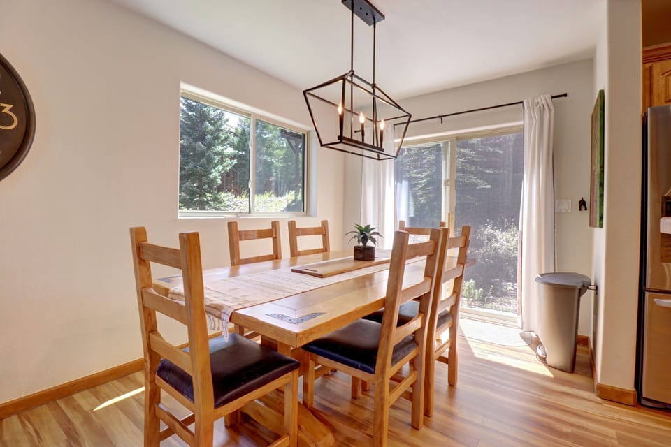 Townhome, 2 Bedrooms | Dining