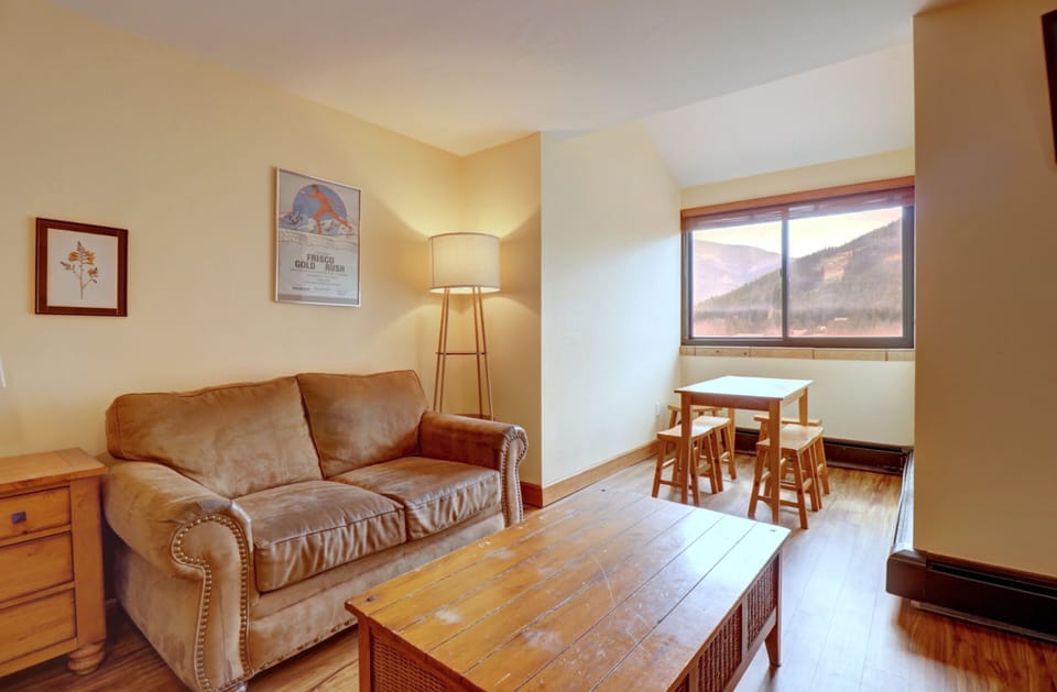 Studio | Living area