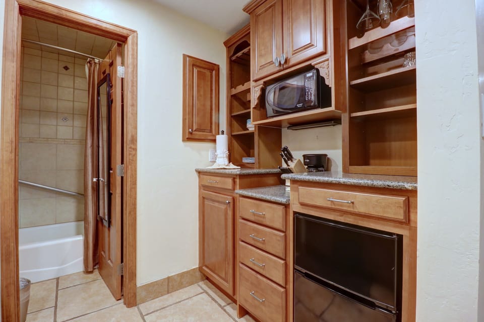 Studio | Private kitchen | Fridge, coffee/tea maker