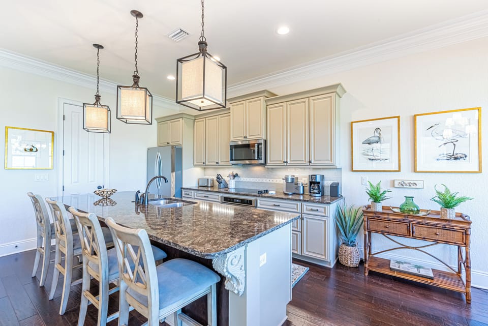 Kitchen with Breakfast Bar