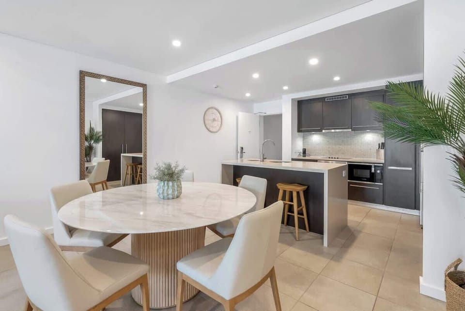 Share morning spreads or evening platters in the light-filled dining area, where a large table brings everyone together just off the kitchen.