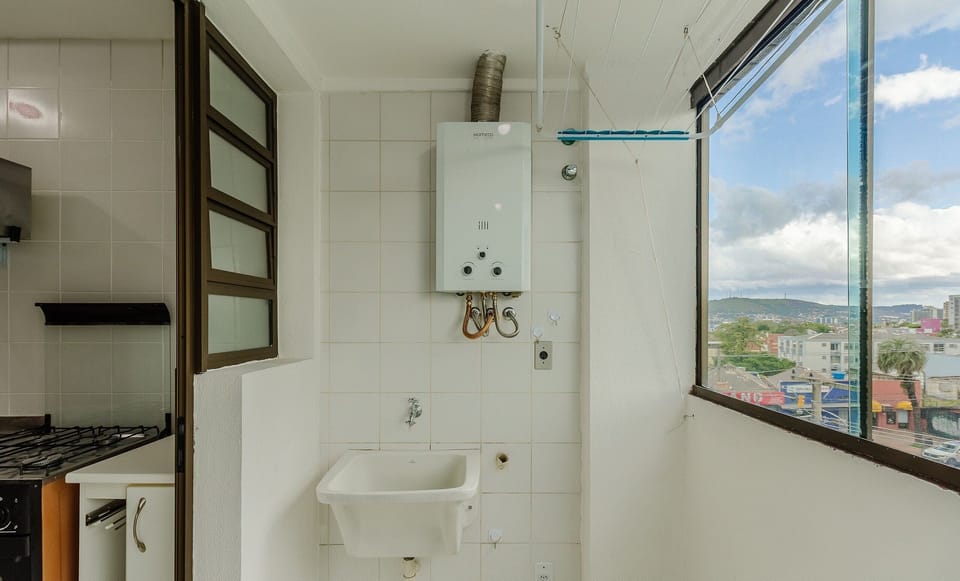 Basic Apartment | Bathroom | Shower