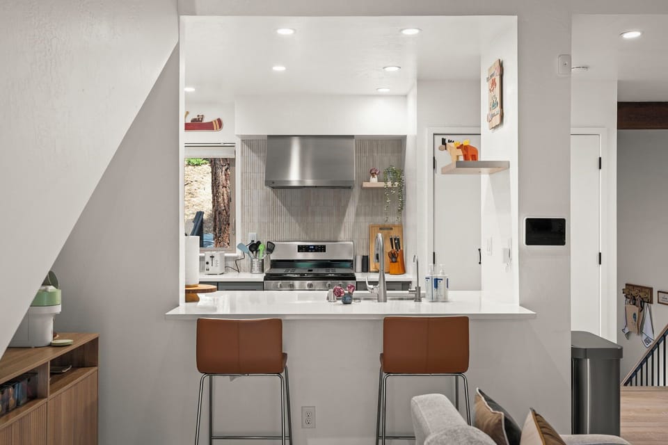 Breakfast Bar - Alpine Loft at The Villas