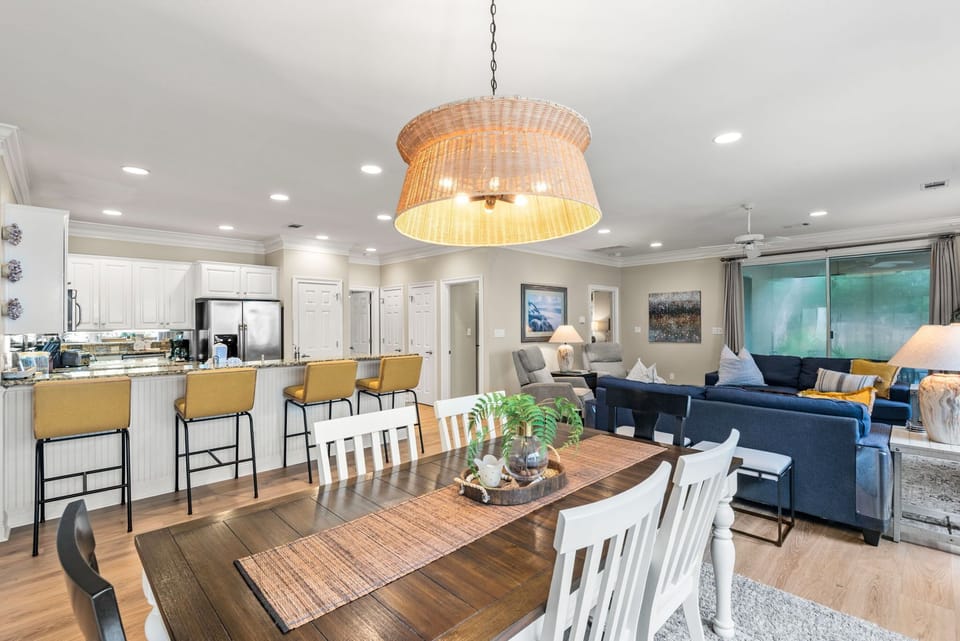 Bright open-plan space where your group can gather effortlessly.