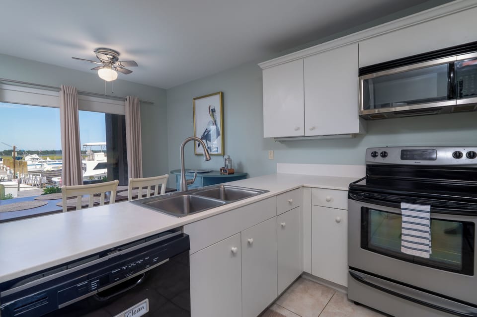 Kitchen that opens up to the dining room