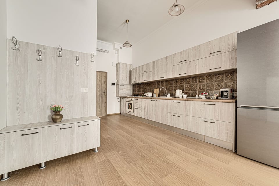 Superior Apartment, 1 Queen Bed with Sofa bed, Kitchen | Private kitchen | Full-size fridge, oven, stovetop, coffee/tea maker